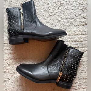 Kenneth Cole biker boots leather
Black size 8